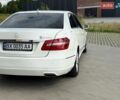 Белый Мерседес Е-Класс, объемом двигателя 2.2 л и пробегом 238 тыс. км за 13900 $, фото 5 на Automoto.ua