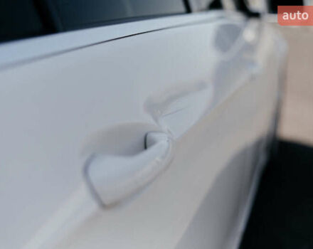 Белый Мерседес Е-Класс, объемом двигателя 2.5 л и пробегом 200 тыс. км за 17500 $, фото 11 на Automoto.ua