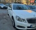 Белый Мерседес Е-Класс, объемом двигателя 2.14 л и пробегом 260 тыс. км за 15000 $, фото 2 на Automoto.ua