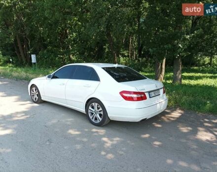 Белый Мерседес Е-Класс, объемом двигателя 2.1 л и пробегом 280 тыс. км за 14500 $, фото 3 на Automoto.ua