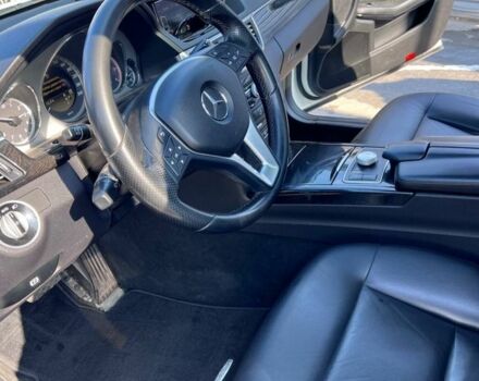 Белый Мерседес Е-Класс, объемом двигателя 3 л и пробегом 296 тыс. км за 12300 $, фото 6 на Automoto.ua