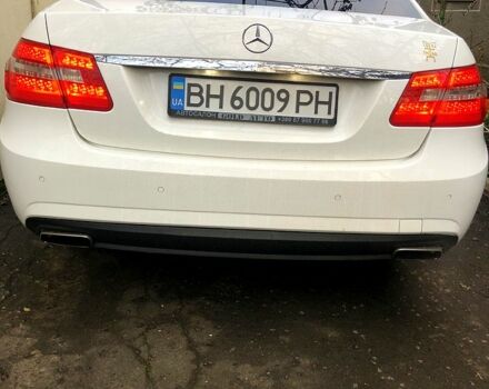 Белый Мерседес Е-Класс, объемом двигателя 1.8 л и пробегом 220 тыс. км за 15000 $, фото 2 на Automoto.ua