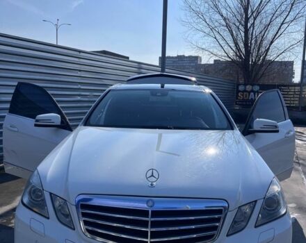 Белый Мерседес Е-Класс, объемом двигателя 3 л и пробегом 296 тыс. км за 12300 $, фото 1 на Automoto.ua