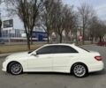 Белый Мерседес Е-Класс, объемом двигателя 2.1 л и пробегом 300 тыс. км за 11999 $, фото 3 на Automoto.ua