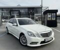 Белый Мерседес Е-Класс, объемом двигателя 2.2 л и пробегом 300 тыс. км за 260 $, фото 1 на Automoto.ua