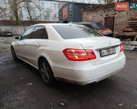 Белый Мерседес Е-Класс, объемом двигателя 2.1 л и пробегом 280 тыс. км за 14500 $, фото 4 на Automoto.ua