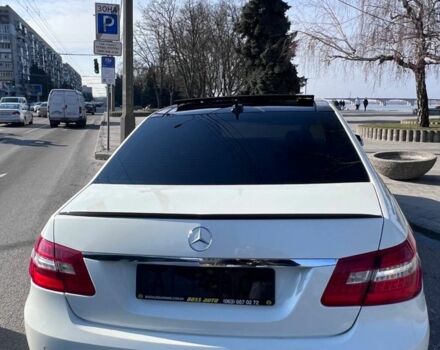Белый Мерседес Е-Класс, объемом двигателя 3 л и пробегом 296 тыс. км за 12300 $, фото 3 на Automoto.ua