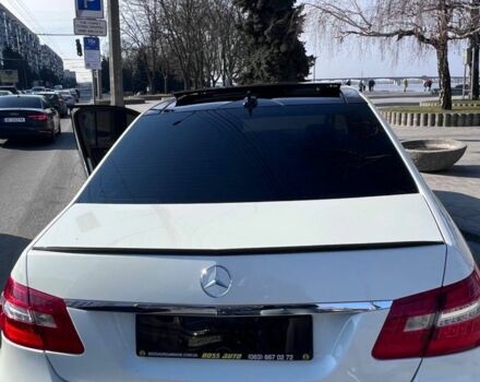 Белый Мерседес Е-Класс, объемом двигателя 3 л и пробегом 296 тыс. км за 12300 $, фото 2 на Automoto.ua