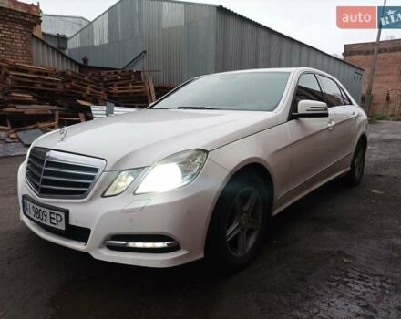 Белый Мерседес Е-Класс, объемом двигателя 2.1 л и пробегом 280 тыс. км за 14500 $, фото 2 на Automoto.ua