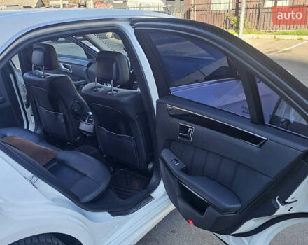 Белый Мерседес Е-Класс, объемом двигателя 2.2 л и пробегом 222 тыс. км за 18500 $, фото 18 на Automoto.ua