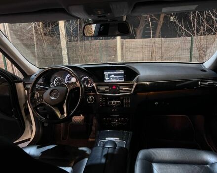 Белый Мерседес Е-Класс, объемом двигателя 3 л и пробегом 296 тыс. км за 12300 $, фото 7 на Automoto.ua