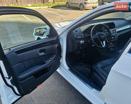 Белый Мерседес Е-Класс, объемом двигателя 2.2 л и пробегом 222 тыс. км за 18500 $, фото 11 на Automoto.ua