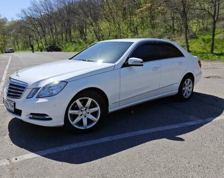 Белый Мерседес Е-Класс, объемом двигателя 2.2 л и пробегом 356 тыс. км за 13700 $, фото 2 на Automoto.ua