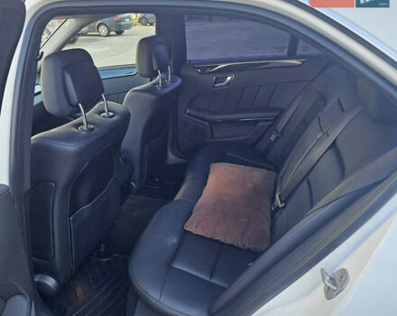 Белый Мерседес Е-Класс, объемом двигателя 2.2 л и пробегом 222 тыс. км за 18500 $, фото 17 на Automoto.ua