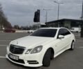 Белый Мерседес Е-Класс, объемом двигателя 2.1 л и пробегом 300 тыс. км за 11999 $, фото 2 на Automoto.ua