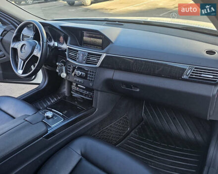 Белый Мерседес Е-Класс, объемом двигателя 2.2 л и пробегом 222 тыс. км за 18500 $, фото 24 на Automoto.ua