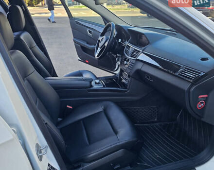 Белый Мерседес Е-Класс, объемом двигателя 2.2 л и пробегом 222 тыс. км за 18500 $, фото 22 на Automoto.ua