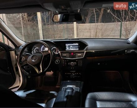 Білий Мерседес Е-Клас, об'ємом двигуна 2.99 л та пробігом 312 тис. км за 13000 $, фото 9 на Automoto.ua