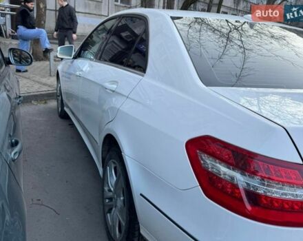 Белый Мерседес Е-Класс, объемом двигателя 2.14 л и пробегом 260 тыс. км за 15000 $, фото 4 на Automoto.ua