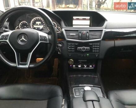 Белый Мерседес Е-Класс, объемом двигателя 1.8 л и пробегом 235 тыс. км за 15000 $, фото 4 на Automoto.ua