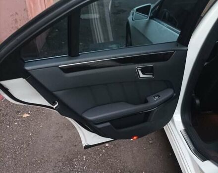 Белый Мерседес Е-Класс, объемом двигателя 2.1 л и пробегом 280 тыс. км за 14500 $, фото 14 на Automoto.ua