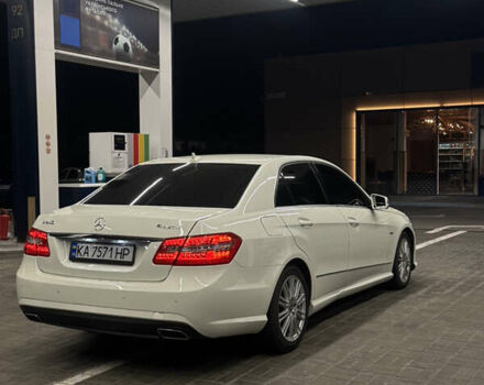 Белый Мерседес Е-Класс, объемом двигателя 2.2 л и пробегом 341 тыс. км за 11500 $, фото 2 на Automoto.ua