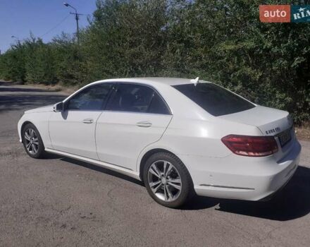 Мерседес Е-Класс 2013 в Кривом Роге на Automoto.ua Белый Мерседес Е-Класс, объемом двигателя 2.14 л и пробегом 188 тыс. км за 17000 $, фото 9 на Automoto.ua