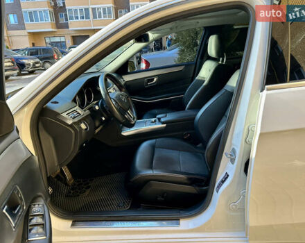 Белый Мерседес Е-Класс, объемом двигателя 2.14 л и пробегом 250 тыс. км за 15500 $, фото 12 на Automoto.ua