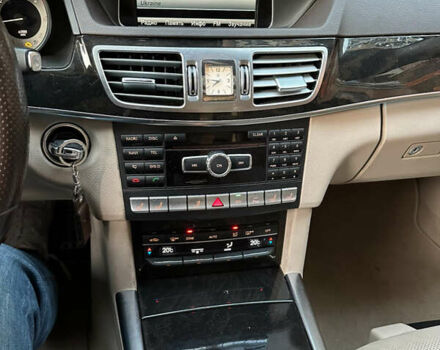 Белый Мерседес Е-Класс, объемом двигателя 2.2 л и пробегом 125 тыс. км за 18999 $, фото 18 на Automoto.ua