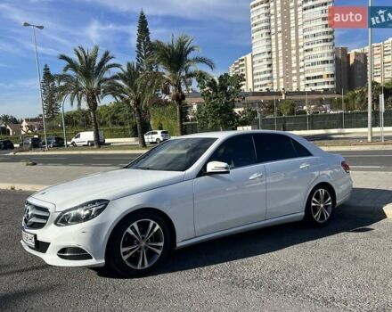 Белый Мерседес Е-Класс, объемом двигателя 2.1 л и пробегом 225 тыс. км за 13500 $, фото 4 на Automoto.ua