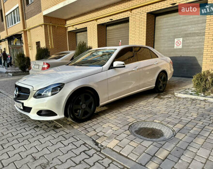 Белый Мерседес Е-Класс, объемом двигателя 2.14 л и пробегом 250 тыс. км за 15500 $, фото 4 на Automoto.ua