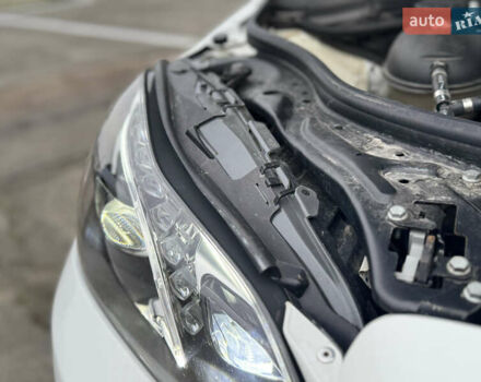 Білий Мерседес Е-Клас, об'ємом двигуна 2.2 л та пробігом 175 тис. км за 18700 $, фото 18 на Automoto.ua