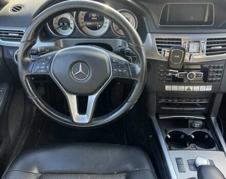 Белый Мерседес Е-Класс, объемом двигателя 2.1 л и пробегом 225 тыс. км за 13500 $, фото 11 на Automoto.ua