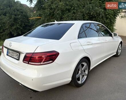 Мерседес Е-Клас 2014 у Одесі на Automoto.ua Білий Мерседес Е-Клас, об'ємом двигуна 2.14 л та пробігом 270 тис. км за 19500 $, фото 3 на Automoto.ua