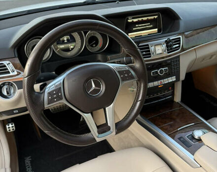 Белый Мерседес Е-Класс, объемом двигателя 3.5 л и пробегом 135 тыс. км за 23300 $, фото 16 на Automoto.ua