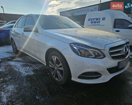Белый Мерседес Е-Класс, объемом двигателя 2.2 л и пробегом 180 тыс. км за 11000 $, фото 2 на Automoto.ua