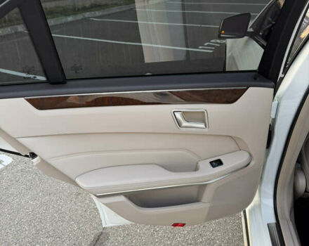 Белый Мерседес Е-Класс, объемом двигателя 3.5 л и пробегом 135 тыс. км за 23300 $, фото 19 на Automoto.ua