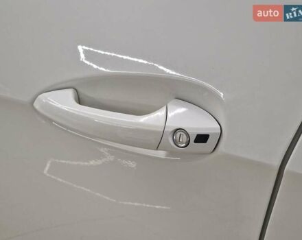 Мерседес Е-Класс 2014 в Николаеве на Automoto.ua Белый Мерседес Е-Класс, объемом двигателя 2.14 л и пробегом 461 тыс. км за 16469 $, фото 14 на Automoto.ua