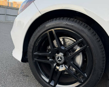 Белый Мерседес Е-Класс, объемом двигателя 3.5 л и пробегом 135 тыс. км за 23300 $, фото 4 на Automoto.ua