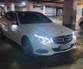 Белый Мерседес Е-Класс, объемом двигателя 2.1 л и пробегом 229 тыс. км за 22000 $, фото 3 на Automoto.ua
