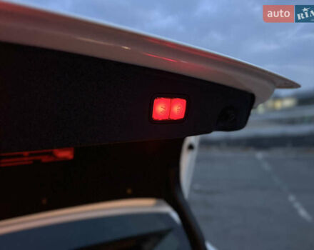 Білий Мерседес Е-Клас, об'ємом двигуна 2.2 л та пробігом 157 тис. км за 17999 $, фото 37 на Automoto.ua