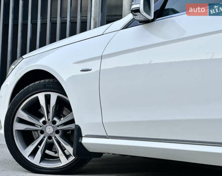 Белый Мерседес Е-Класс, объемом двигателя 2.14 л и пробегом 65 тыс. км за 26300 $, фото 11 на Automoto.ua