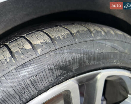 Белый Мерседес Е-Класс, объемом двигателя 2.2 л и пробегом 130 тыс. км за 20000 $, фото 74 на Automoto.ua