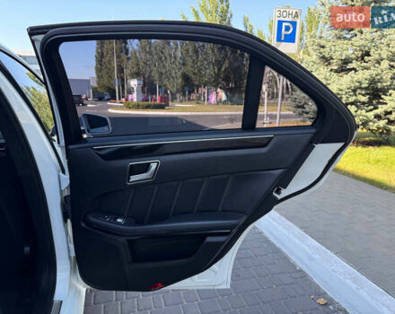 Белый Мерседес Е-Класс, объемом двигателя 2.2 л и пробегом 126 тыс. км за 21500 $, фото 44 на Automoto.ua