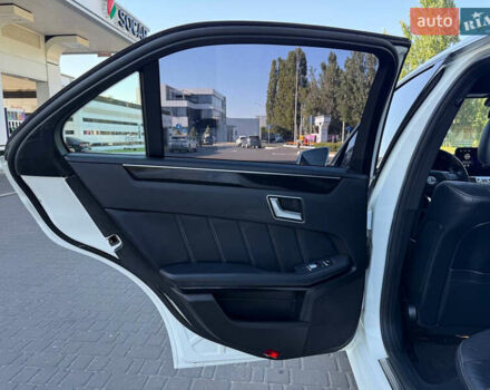 Белый Мерседес Е-Класс, объемом двигателя 2.2 л и пробегом 126 тыс. км за 21500 $, фото 24 на Automoto.ua