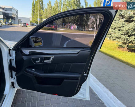 Белый Мерседес Е-Класс, объемом двигателя 2.2 л и пробегом 126 тыс. км за 21500 $, фото 49 на Automoto.ua