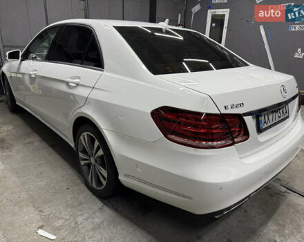 Белый Мерседес Е-Класс, объемом двигателя 2.14 л и пробегом 110 тыс. км за 22000 $, фото 3 на Automoto.ua