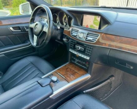 Белый Мерседес Е-Класс, объемом двигателя 3 л и пробегом 74 тыс. км за 17500 $, фото 9 на Automoto.ua