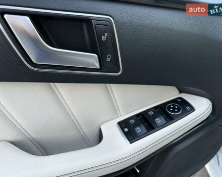 Белый Мерседес Е-Класс, объемом двигателя 2.14 л и пробегом 65 тыс. км за 26300 $, фото 29 на Automoto.ua