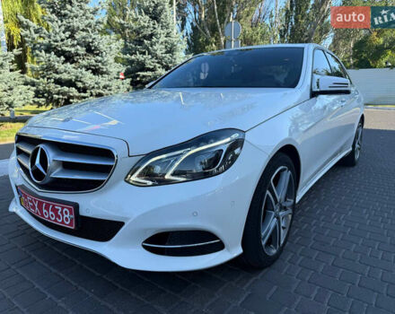 Белый Мерседес Е-Класс, объемом двигателя 2.2 л и пробегом 126 тыс. км за 21500 $, фото 2 на Automoto.ua